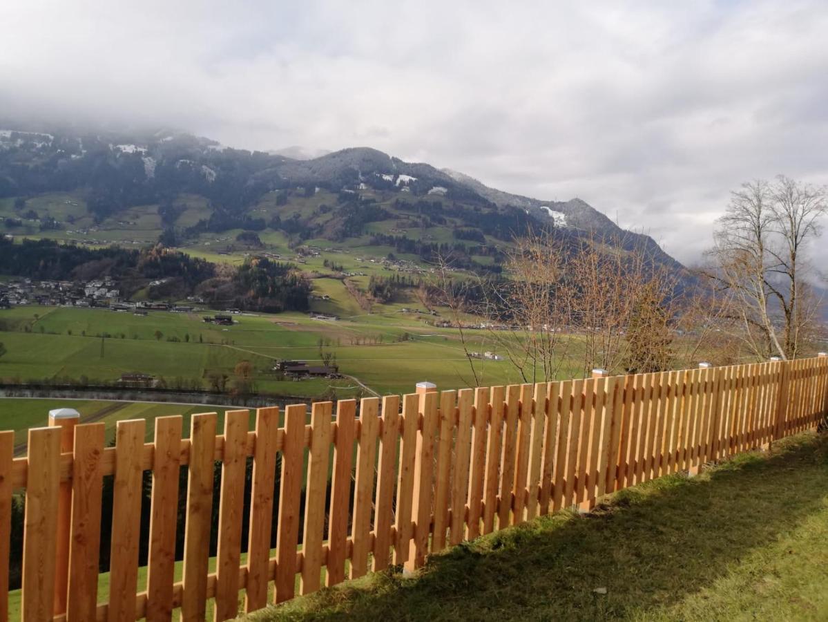 Ferienwohnung Mariella Hart im Zillertal Bagian luar foto